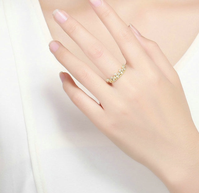 Regal Radiance: Yellow Silver Crown Ring